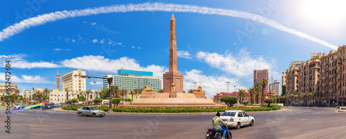 Obraz na płótnie Ramses II obelisk installed in Tahrir Square in Cairo, Egypt w salonie