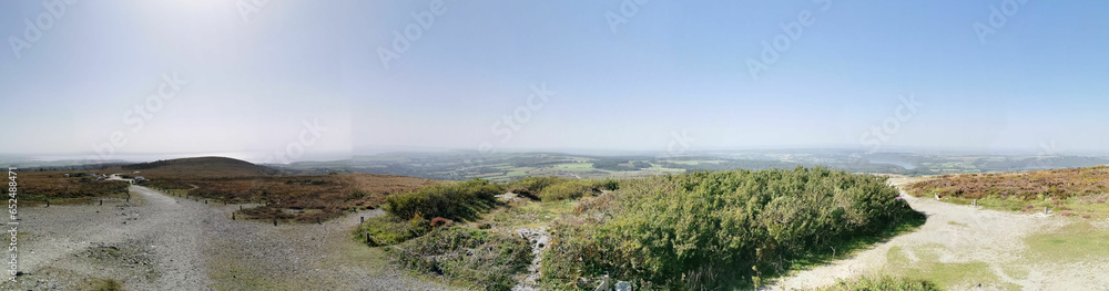 Presqu'île de Crozon :  panoramique depuis le sommet de Menez Hom