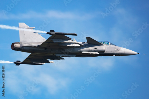 Fotografia Military fighter jet plane at air base