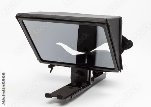 Konstfotografi Showcasing a modern, reliable teleprompter, ideal for smooth on-air reading for presenters and journalists