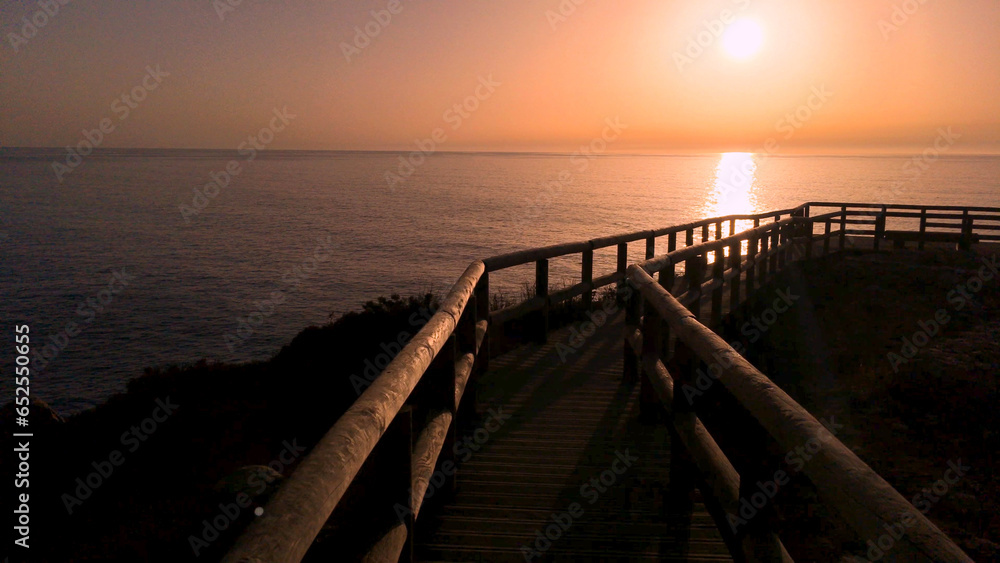 Obraz premium Sunset view from the wooden walkway