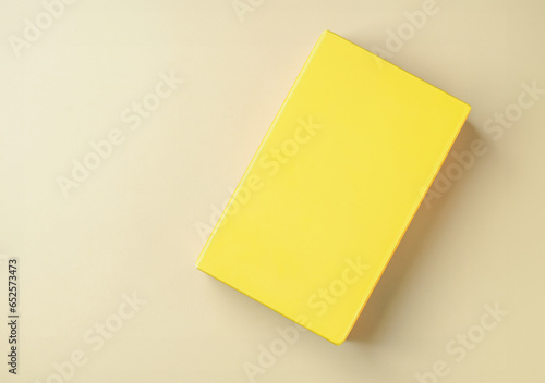 黄色い箱のパッケージ｜デザイン確認用のモックアップ
