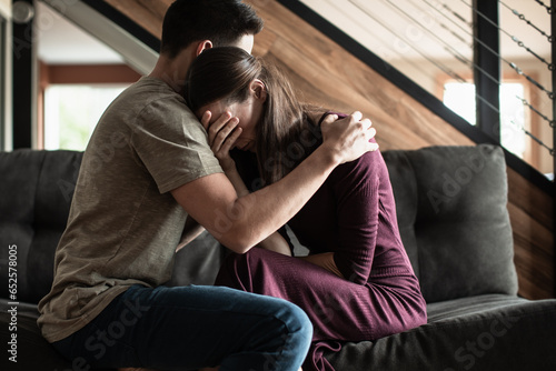 Cuadro en lienzo Husband comforting sad depressed unhappy wife