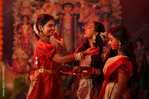 Konstfotografi Bengali women celebrating Durga Puja
