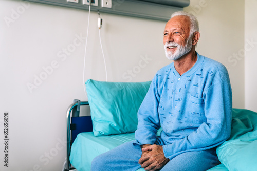 Фотография Happy senior male patient recovering from disease in hospital