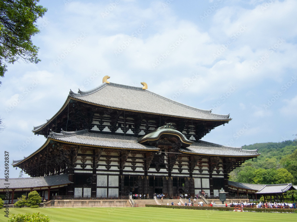 Temple shinto dans la ville médiévale japonaise de Nara. Temple shinto dans la ville médiévale japonaise de Nara.