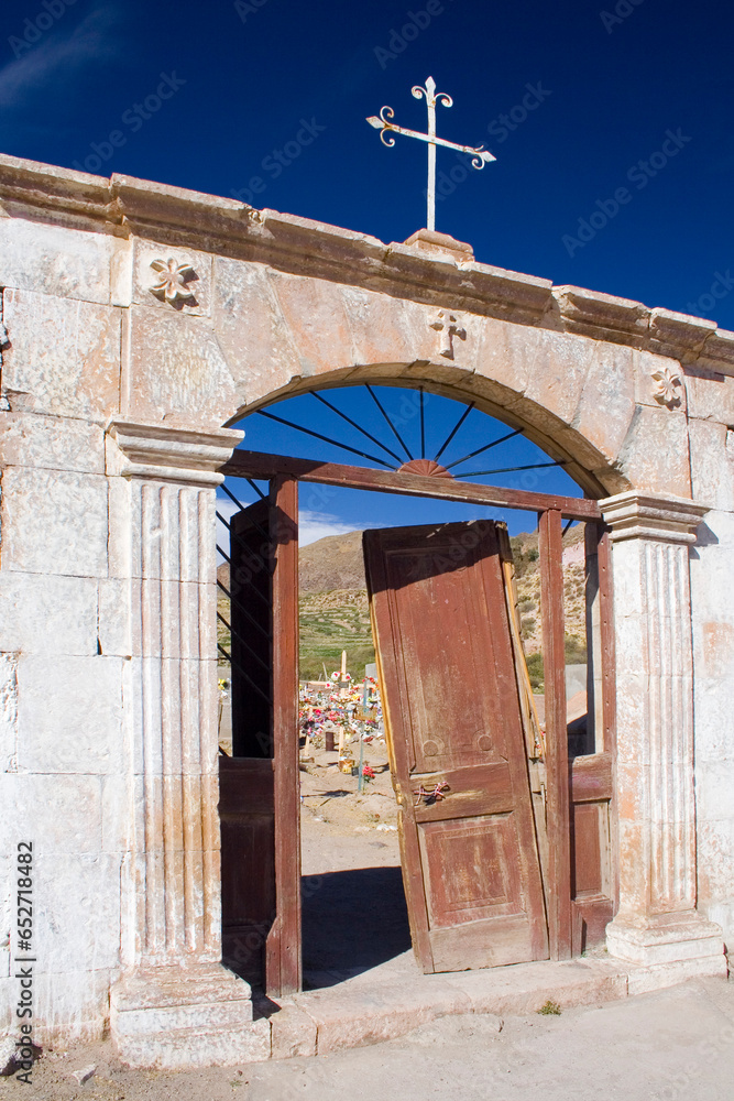 Tor zum Friedhof in Putre, Altiplano,Chile