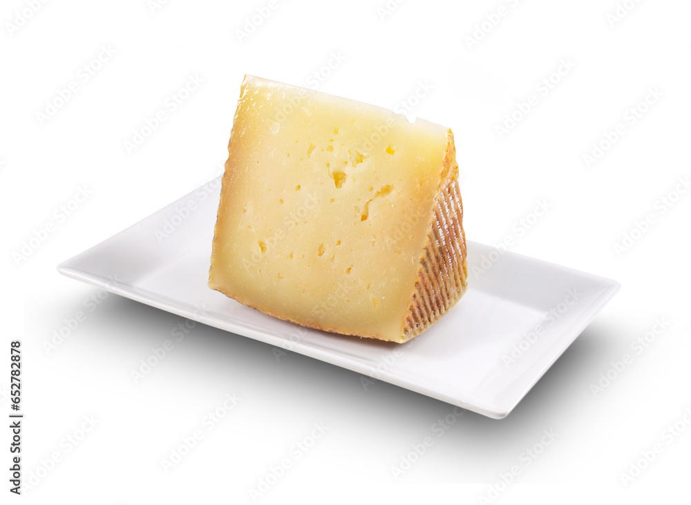 Queso curado sobre plato en fondo blanco. Cured cheese on plate on white background.