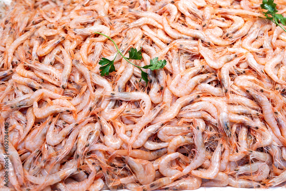 Fototapeta premium Fresh seafood delights at a bustling traditional market.