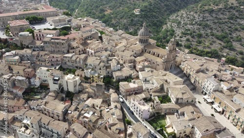 video col drone di ragusa ibla in sicilia photo