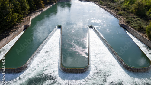 Foto Silt and clay settling basin in agricultural irrigation canal.
