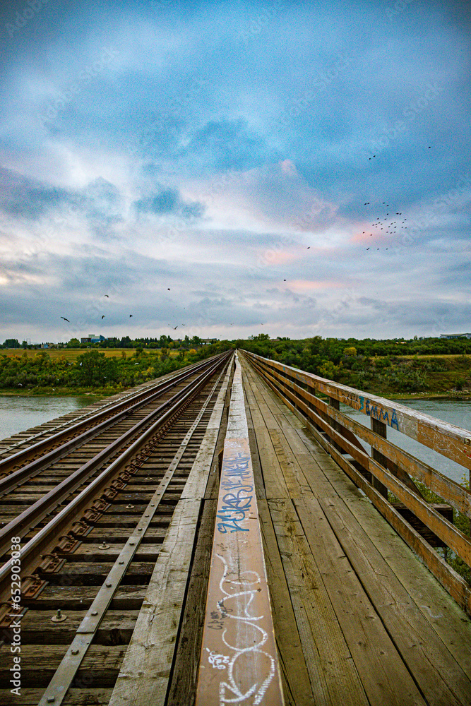 Fototapeta premium train bridge walkway skyline horizon
