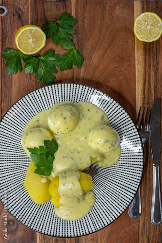 Kartoffeln mit Senfsoße und gekochten Eiern2