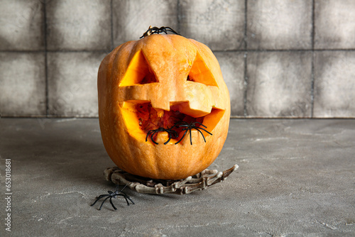 Carved halloween pumpkin ja...