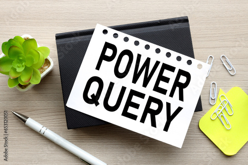 Tableau sur toile the words Power Query. on a white page on a black notepad