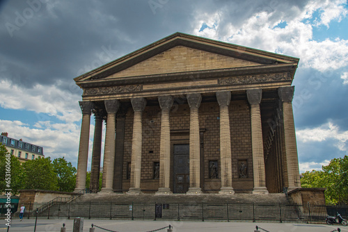 the arch of the pantheon city