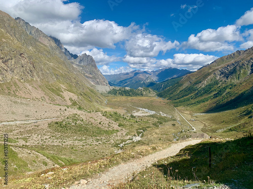 Vue sur le val Vény depuis le col de la Seigne, alpes italiennes photo