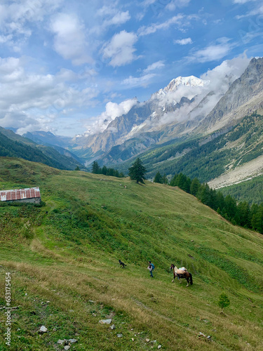 Massif du Mont blanc italien sur le sentier du TMB