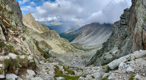 Vue sur le chemin de la fenêtre d'Arpette en Suisse