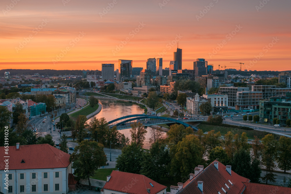 Sunset view from Gediminas Castle Tower, Vilnius, Lithuania - obrazy, fototapety, plakaty 