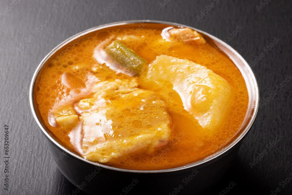 タイカレー (イエロー) 豚肉・野菜・ターメリック・クミン・ココナッツミルク タイカレー (イエロー) 豚肉・野菜・ターメリック・クミン・ココナッツミルク