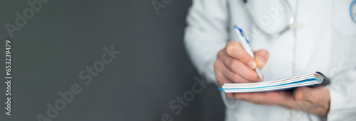 Obraz na płótnie doctor hand pen and notebook