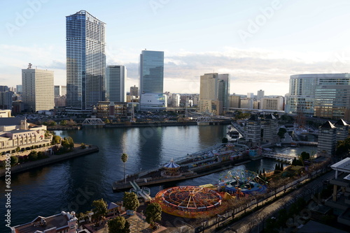 横浜みなとみらいの近代的都市