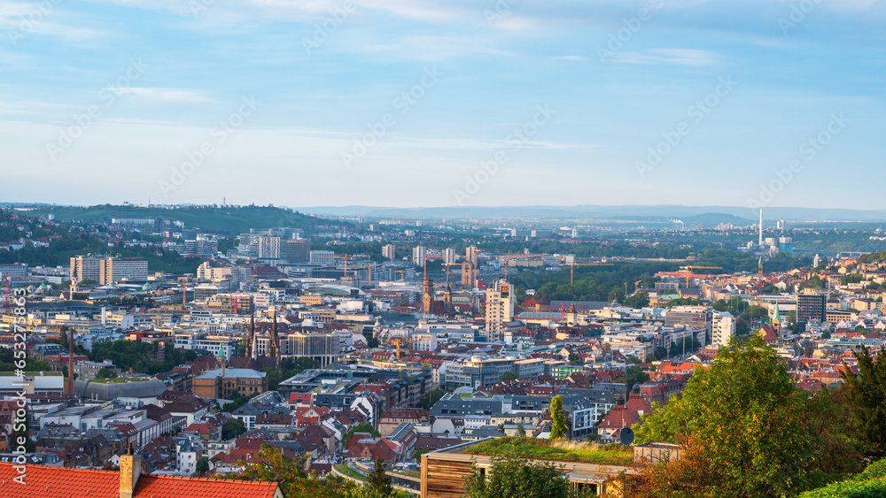 Blick auf das Stadtzentrum der Landeshauptstadt von Baden-Württemberg, Stuttgart