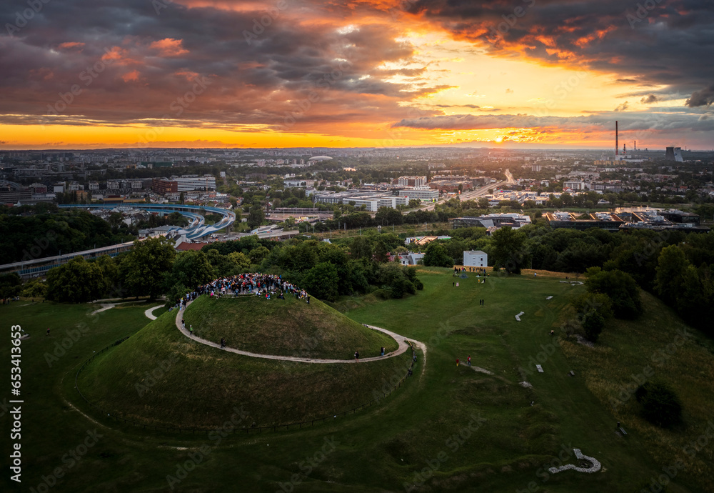 Obraz na płótnie Welcome to summer event - sunrise over Krakus Mound in Krakow, Poland w salonie