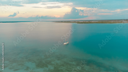  Vista a  rea de Bacalar la laguna de los 7 colores en Campeche  M  xico cerca de Chetumal en Quintana Roo