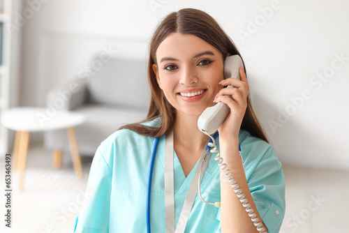 Female medical intern talki...