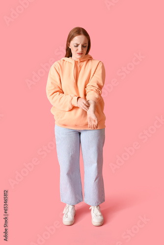 Allergic young woman scratc...