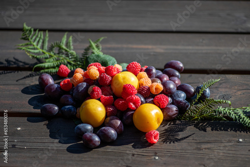Jesienne kolorowe owoce © Piotr