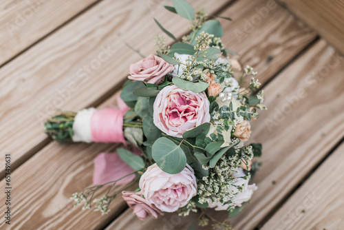 Bild auf Leinwand Bride's wedding bouquet made with fresh real and faux flowers: roses, peonies, e