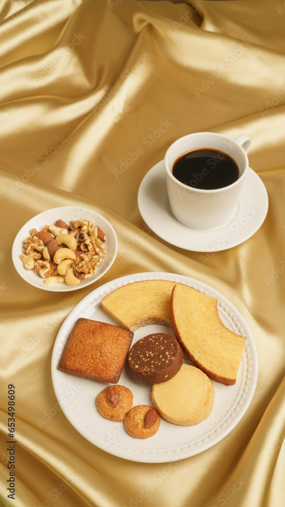 珈琲とお菓子｜バームクーヘン・フィナンシェ・クッキーとミックスナッツ