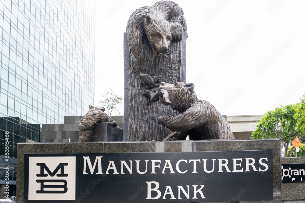 Los Angeles, Ca, USA May 28, 2023 Manufacturers Bank sign and statue