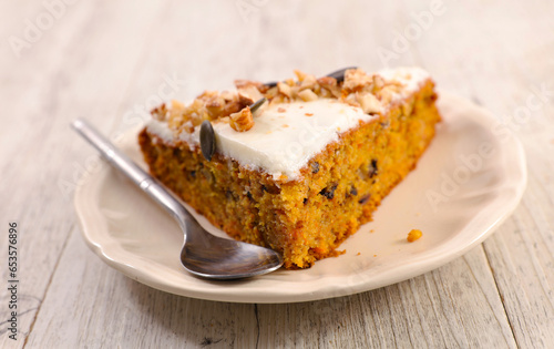 Carrot cake with dried fruits