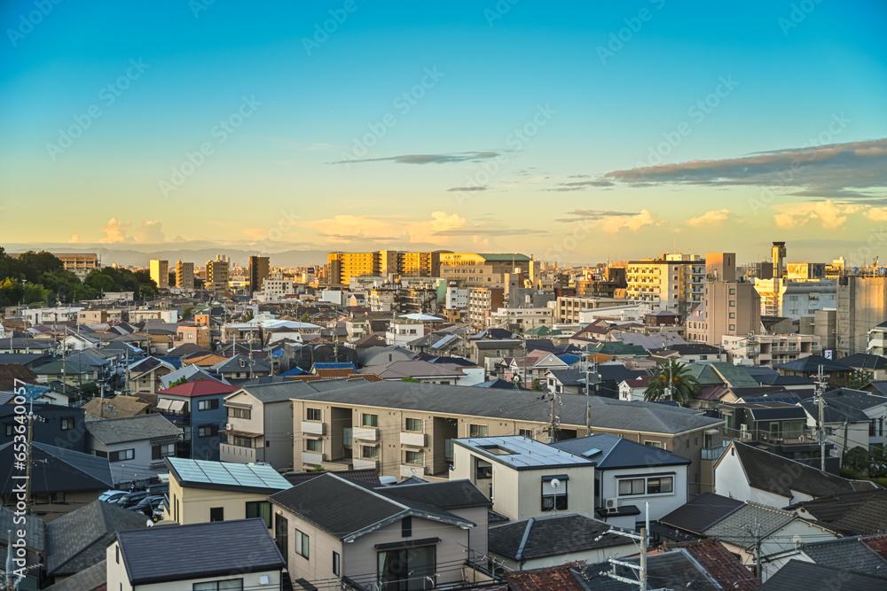 Obraz premium 朝焼けの住宅街のイメージ写真