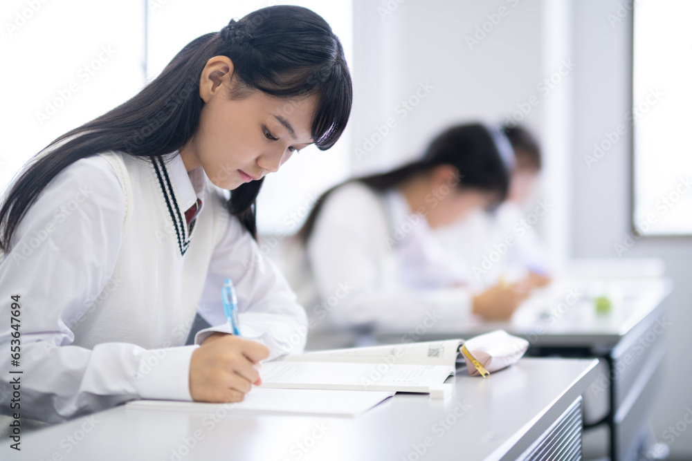 授業を受ける学生