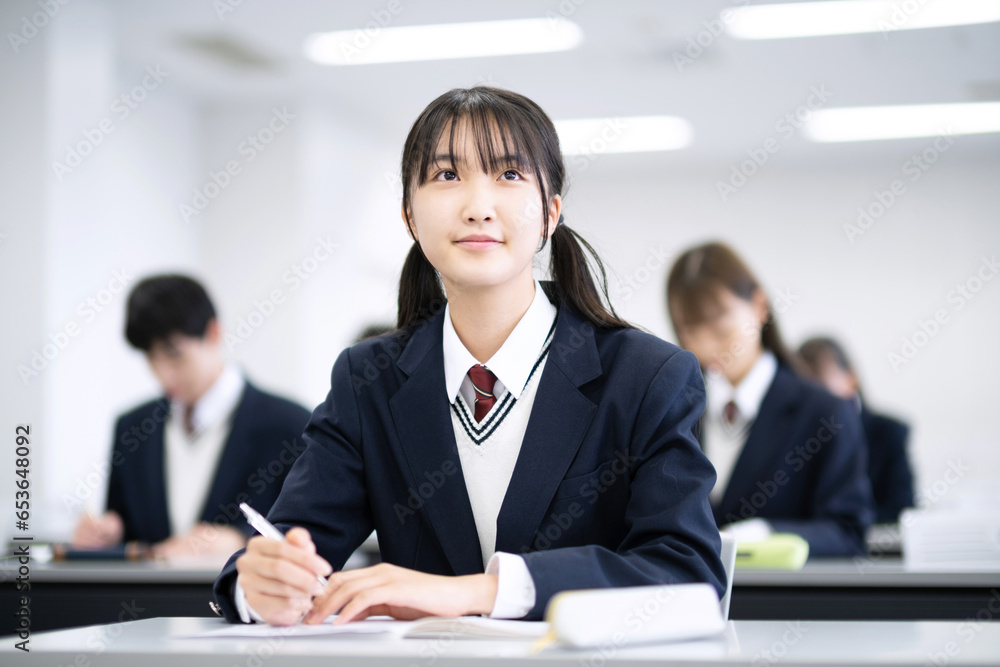 授業を受ける学生 授業を受ける学生