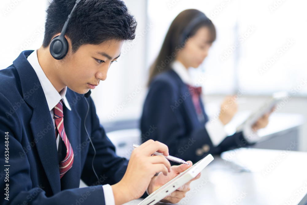 授業を受ける学生