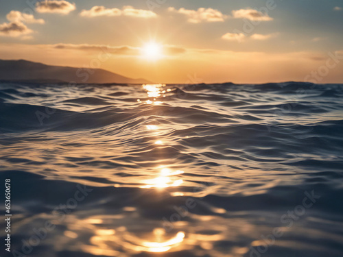 夕暮れの太陽と海 © Y
