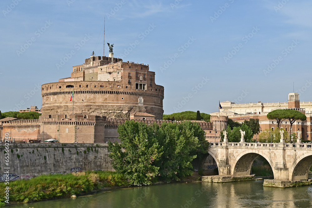 Roma,  Castel Sant'Angelo ed il porte sul Tevere