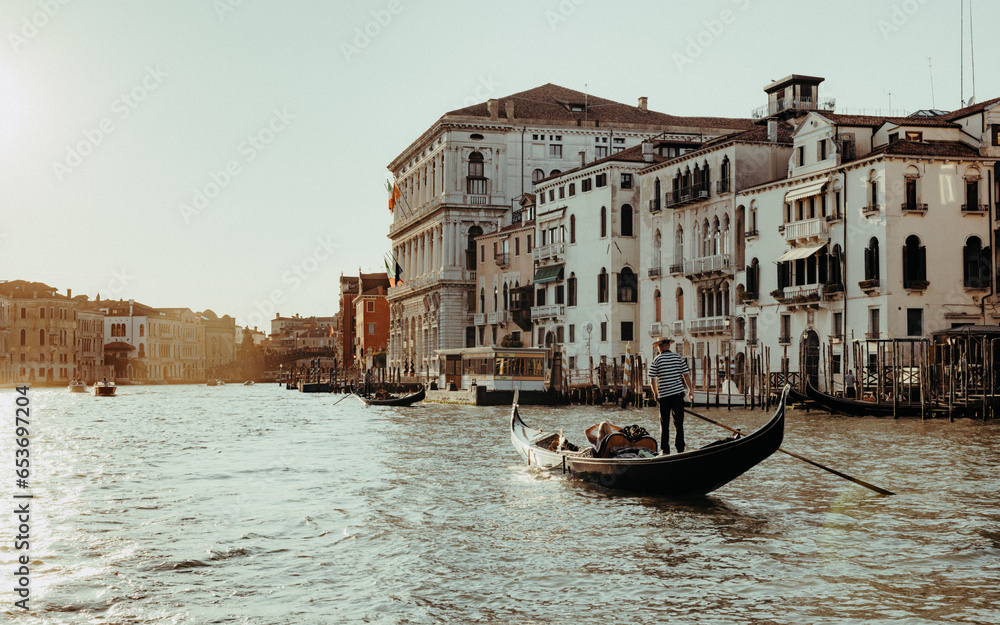 Gondoliere am Canal Grande in Venedig.