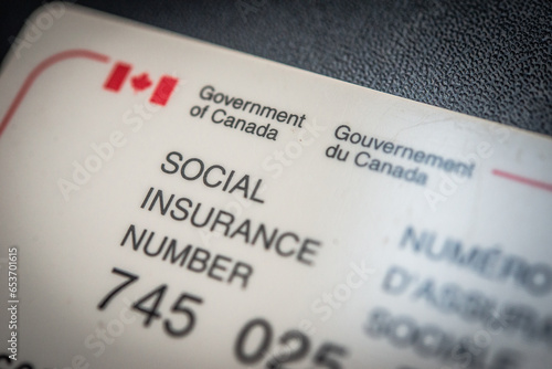 Kanadyjska karta SIN social insurance number. Obywatel kanady. Obywatelstwo. Commonwealth. © malgo_walko