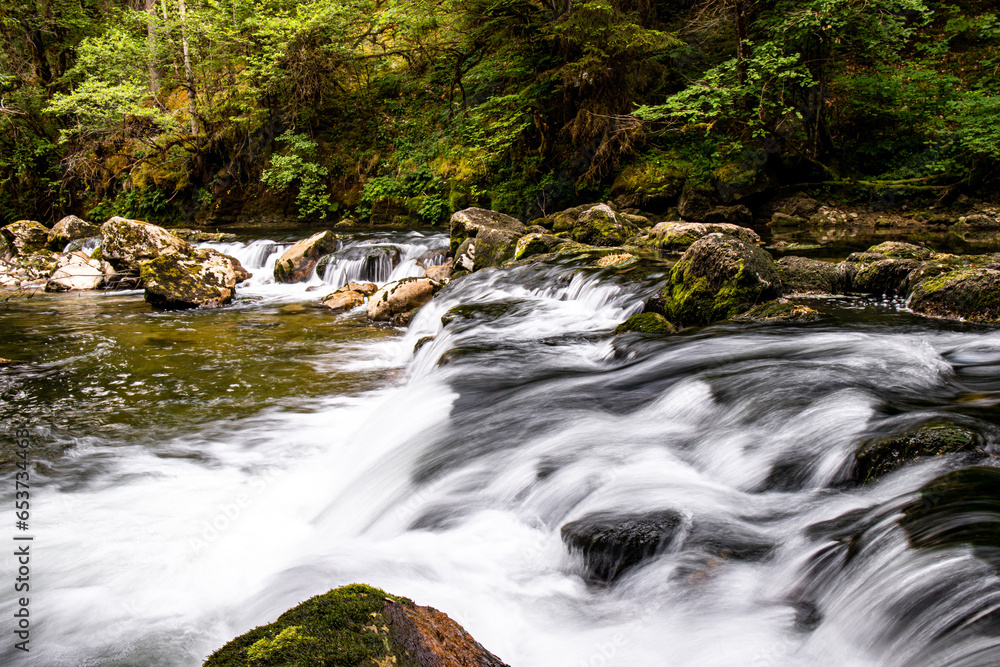 Cascades Cascades