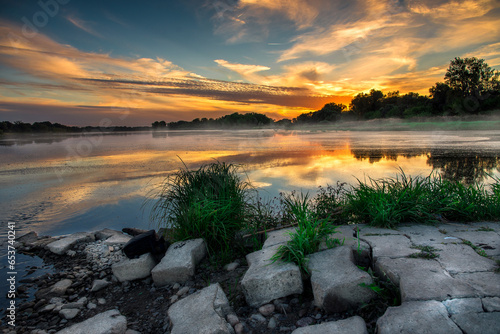 Zachód słońca nad rzeką