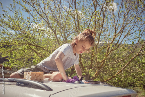 Concentrated child washing car with sponge