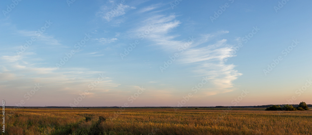 Panorama, the horizon line between heaven and earth