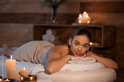 Pretty young woman in spa s...